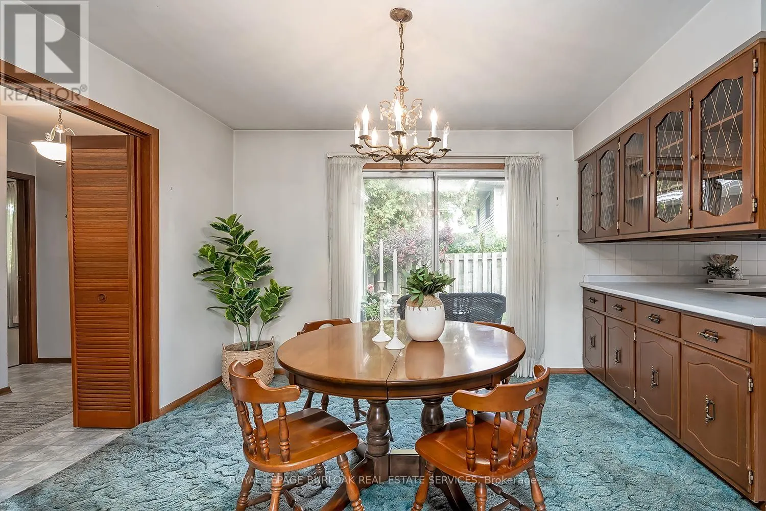 3 WHITE OAKS AVENUE