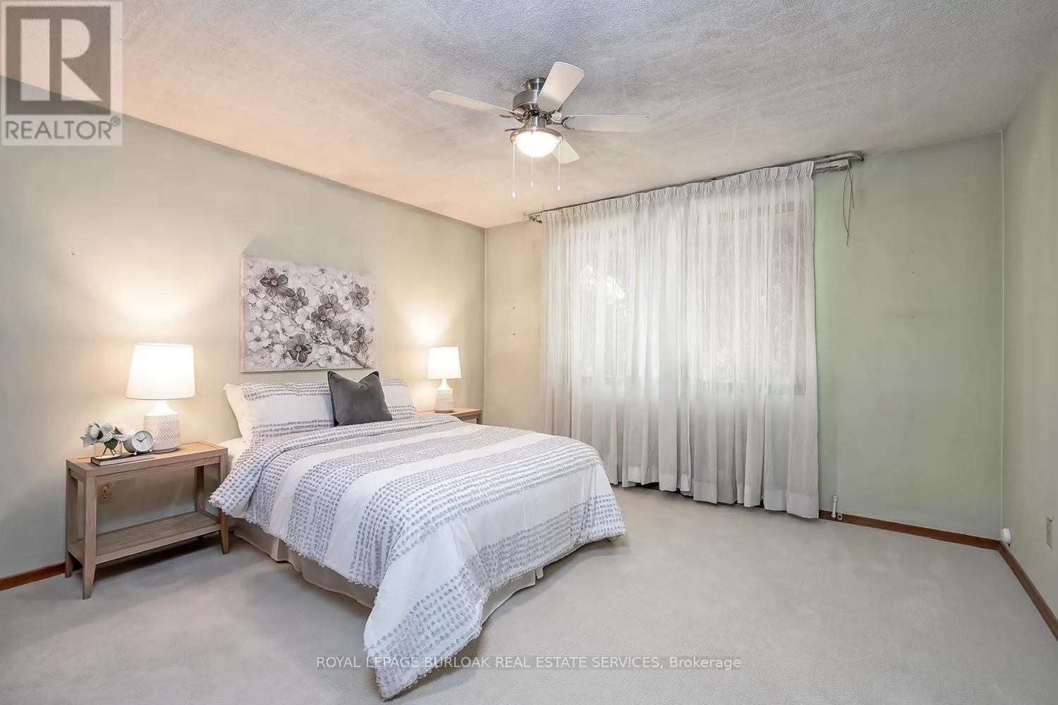 3 WHITE OAKS AVENUE