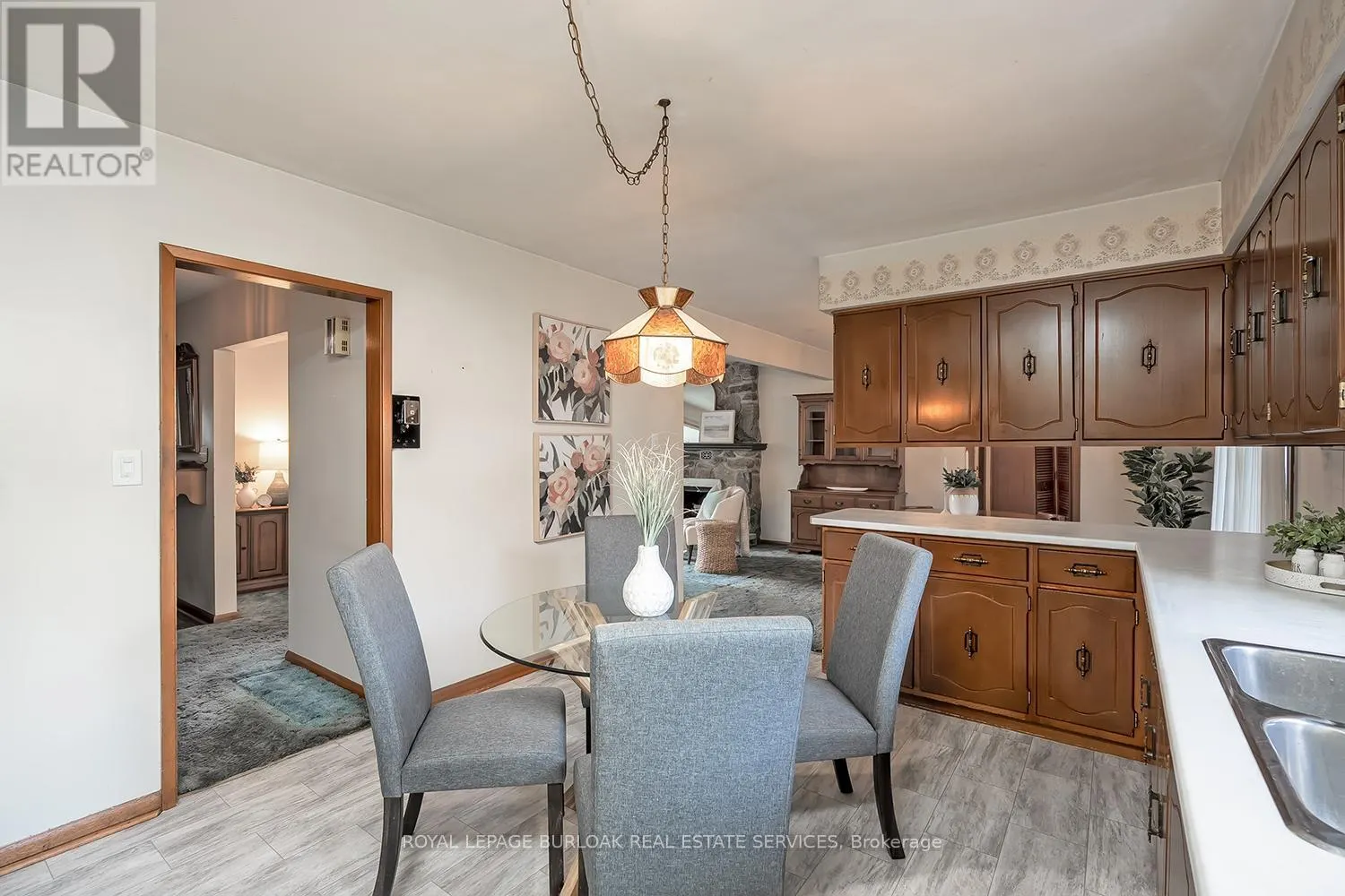 3 WHITE OAKS AVENUE