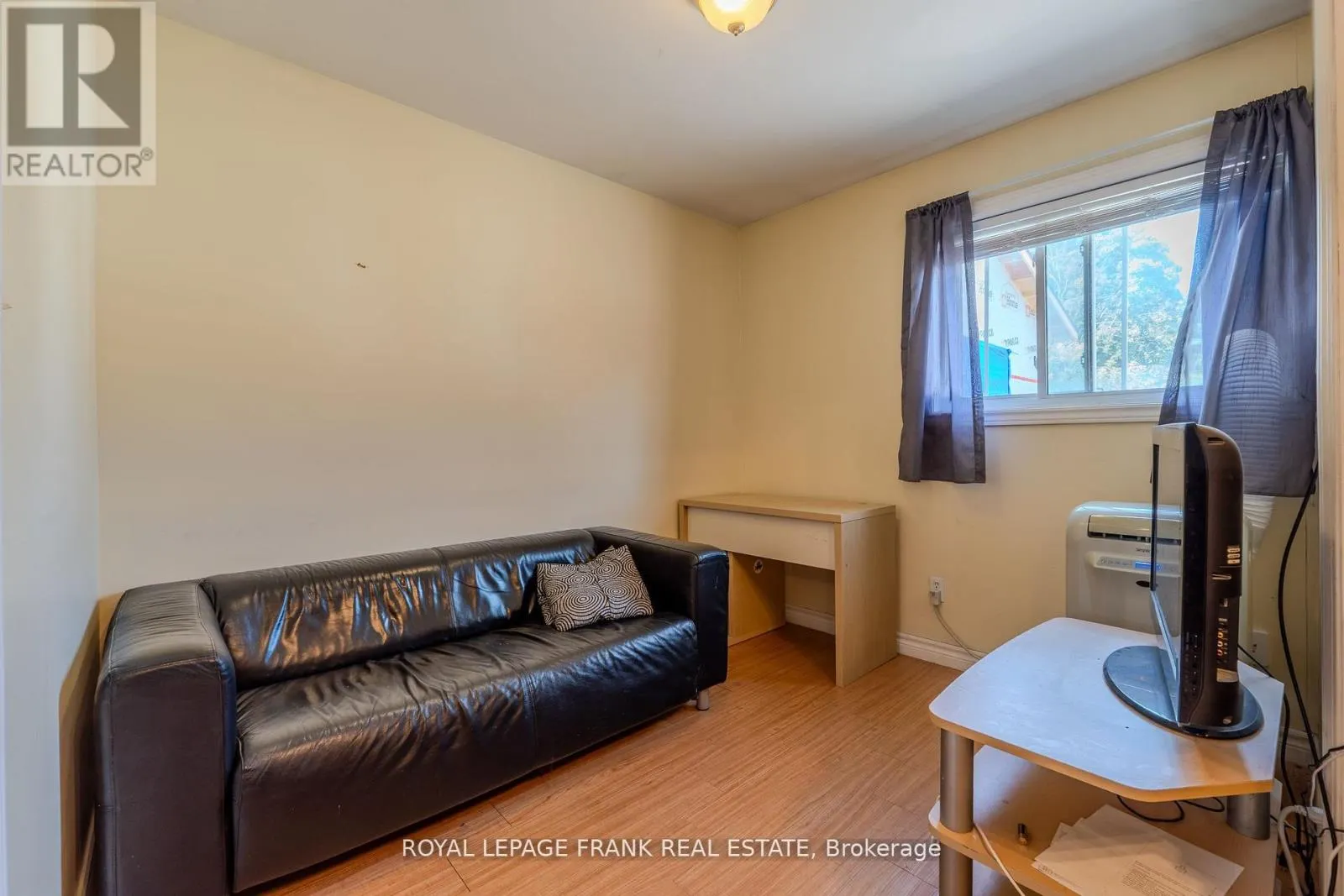 87 DURHAM STREET W