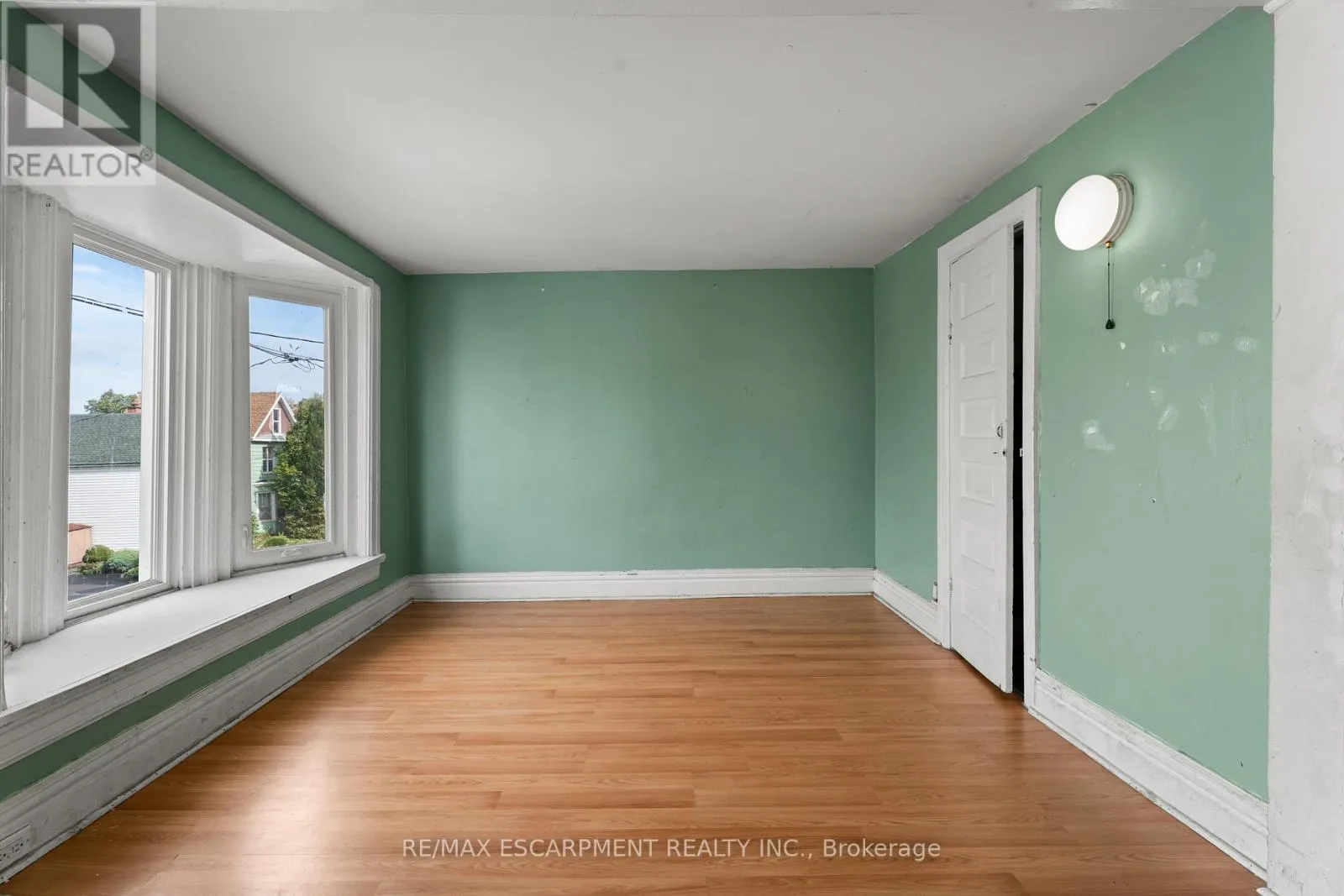 40 ROSEMONT AVENUE