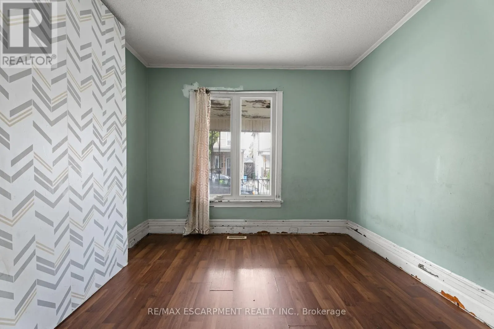 40 ROSEMONT AVENUE