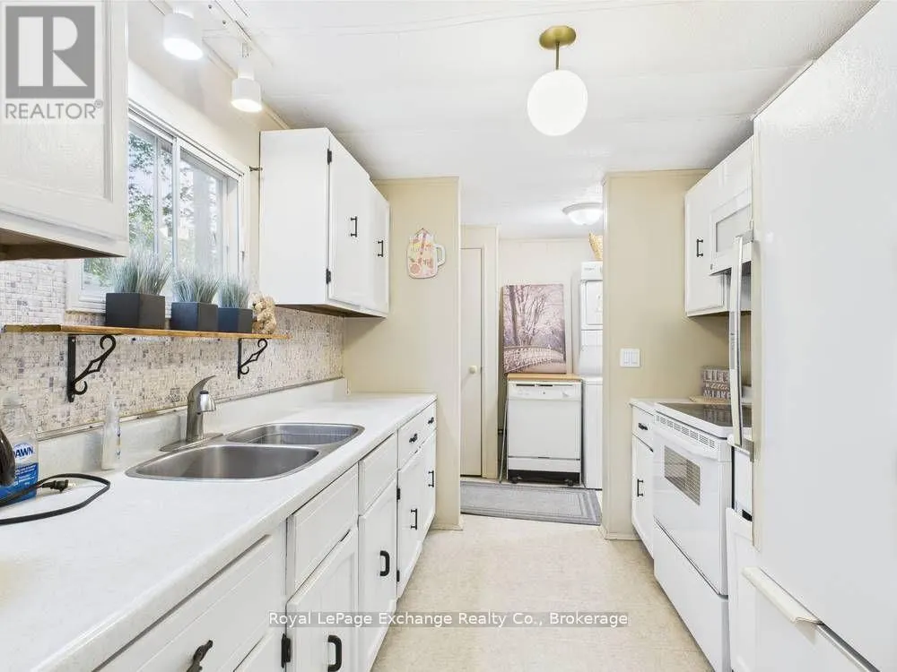 112 HURON ROAD