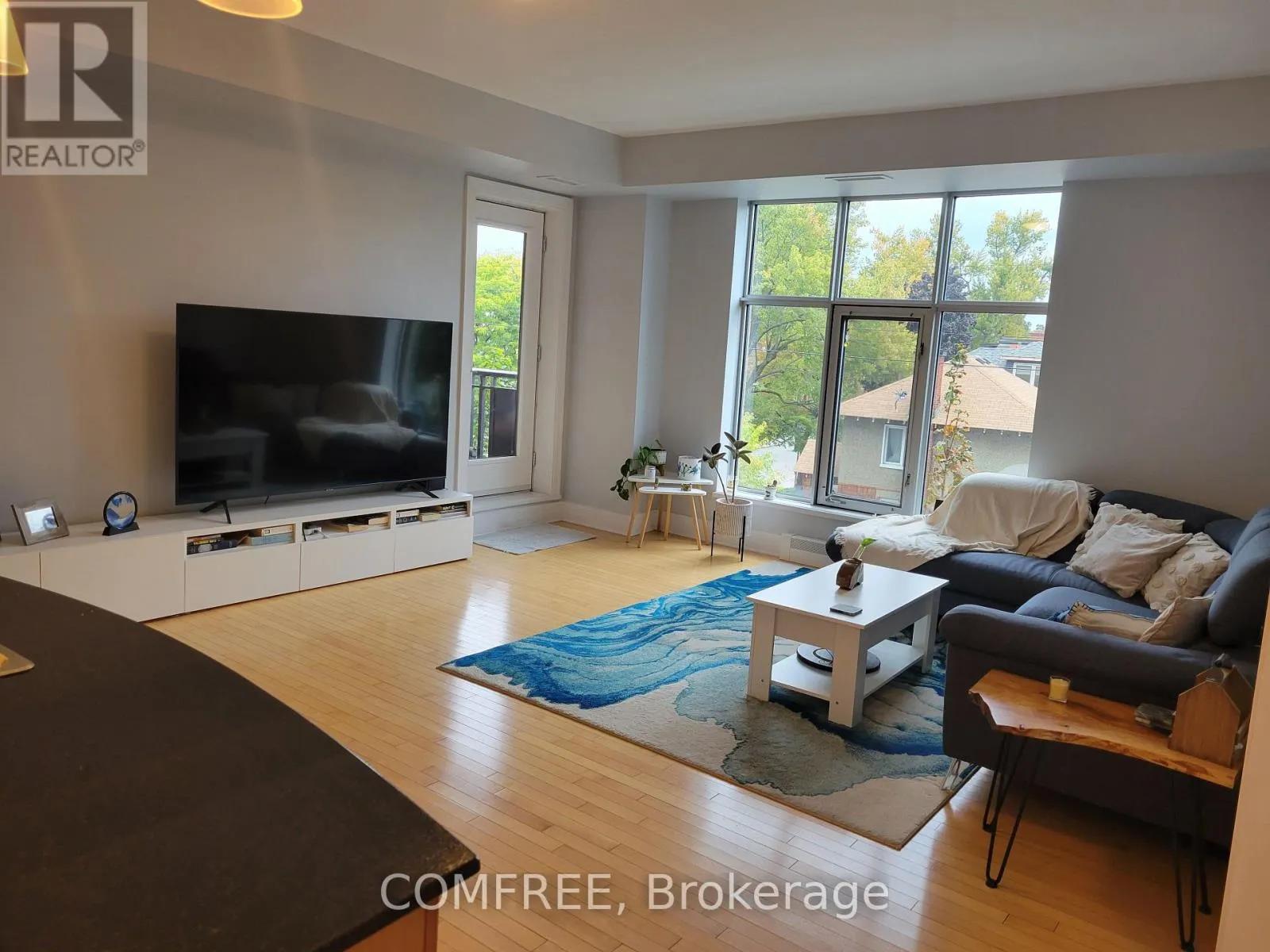 302 - 290 POWELL AVENUE