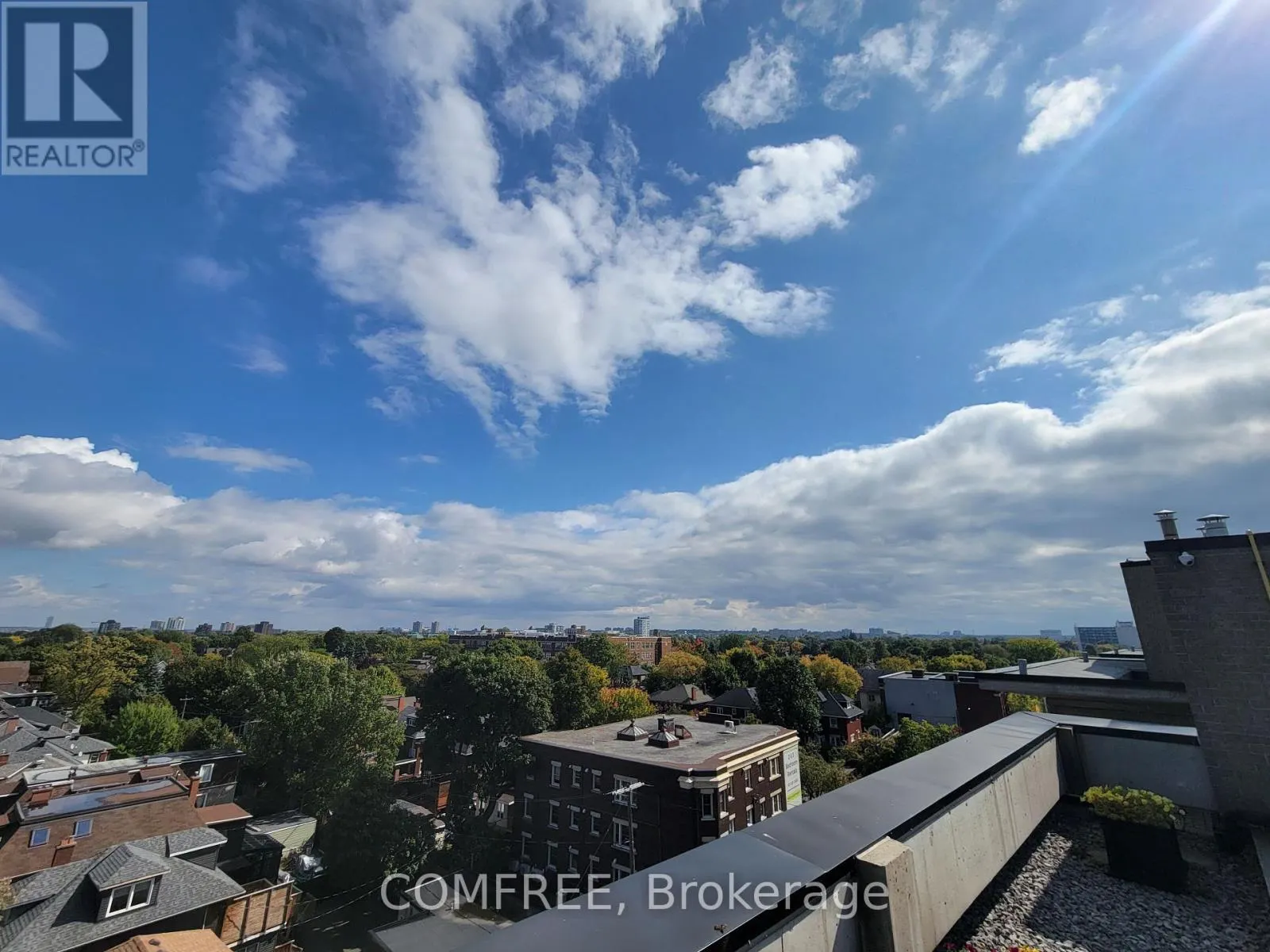 302 - 290 POWELL AVENUE