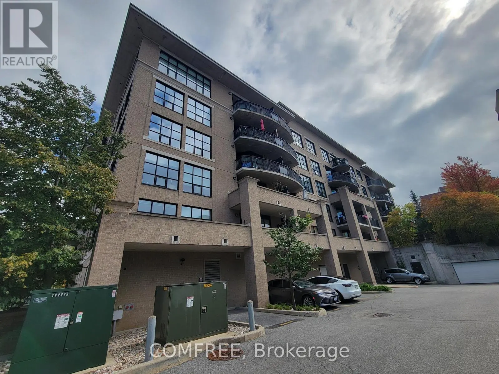 302 - 290 POWELL AVENUE