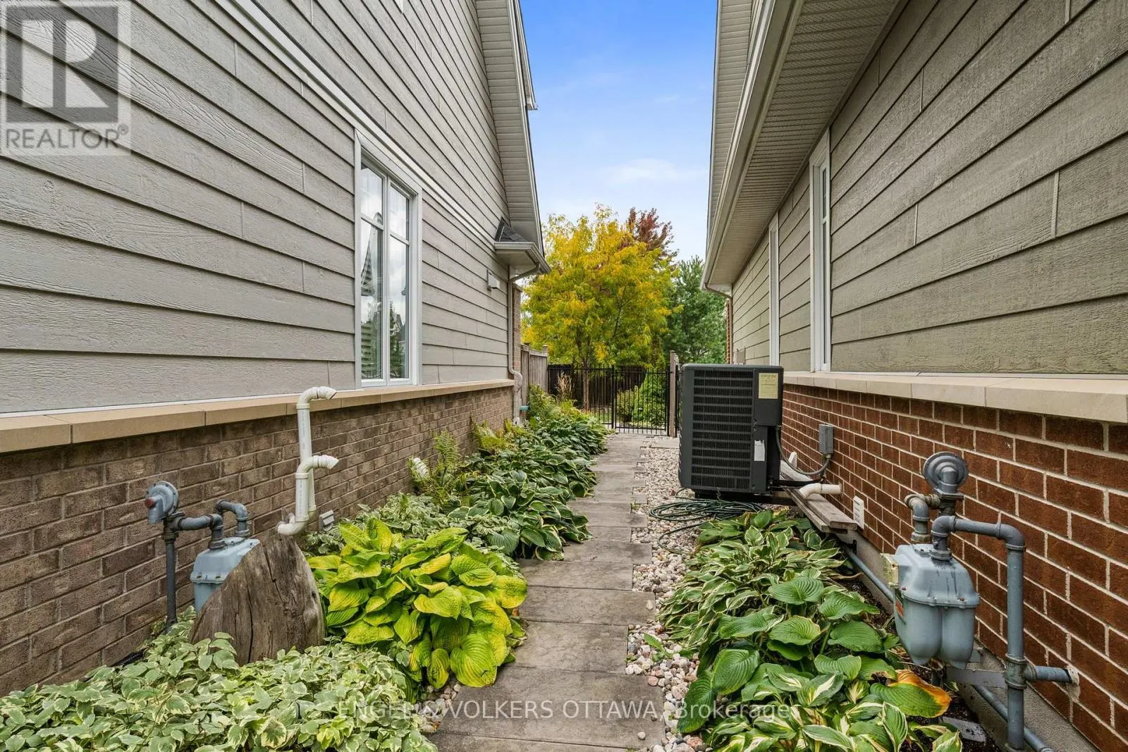 511 ERINWOODS CIRCLE