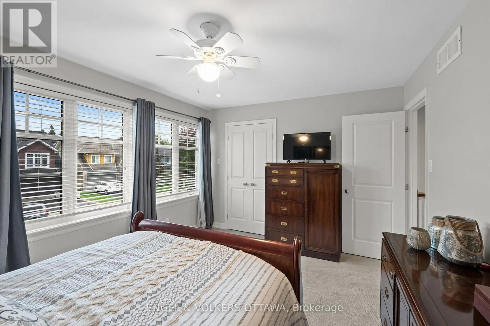 511 ERINWOODS CIRCLE