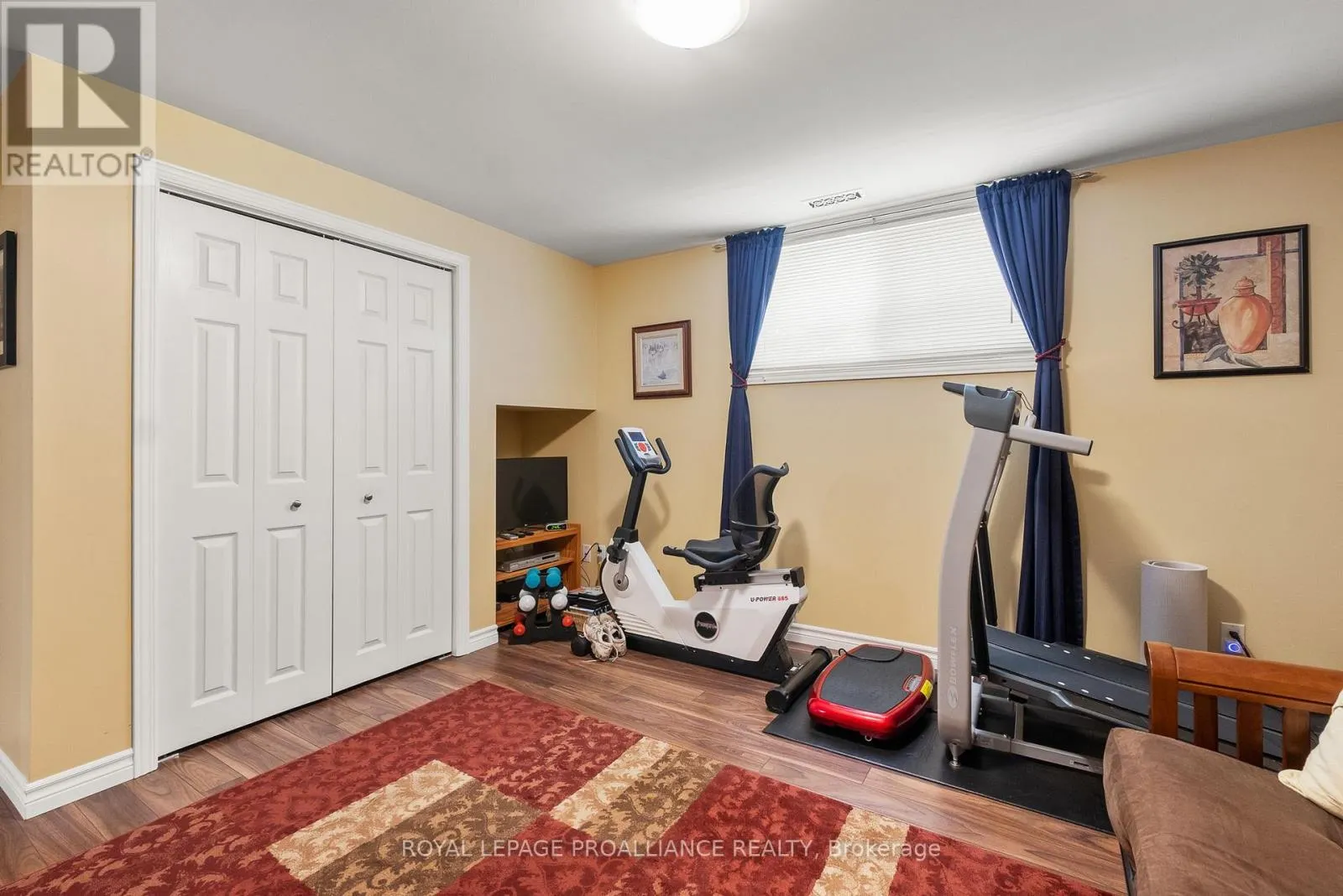 2535 CASTLEHILL DRIVE