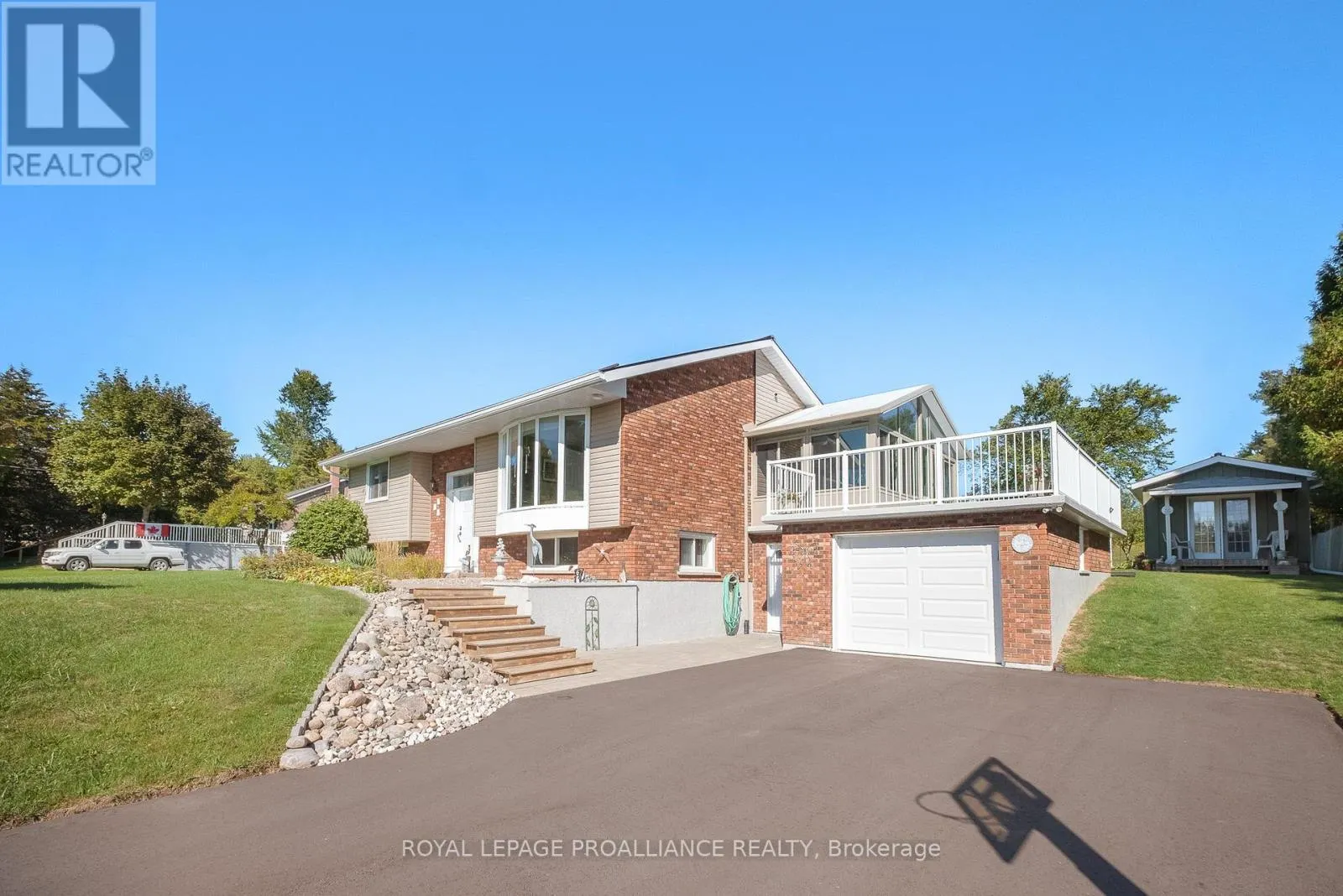 2535 CASTLEHILL DRIVE