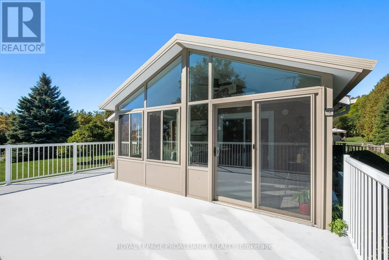 2535 CASTLEHILL DRIVE