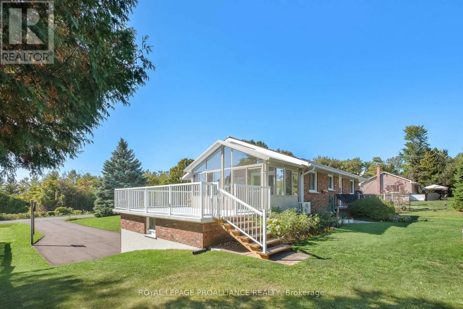 2535 CASTLEHILL DRIVE