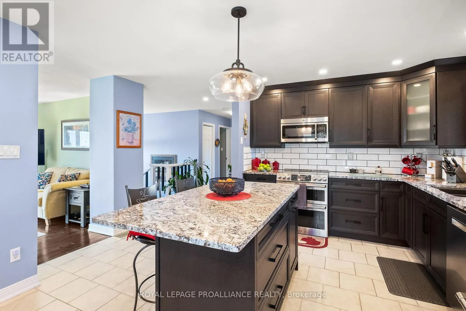 2535 CASTLEHILL DRIVE