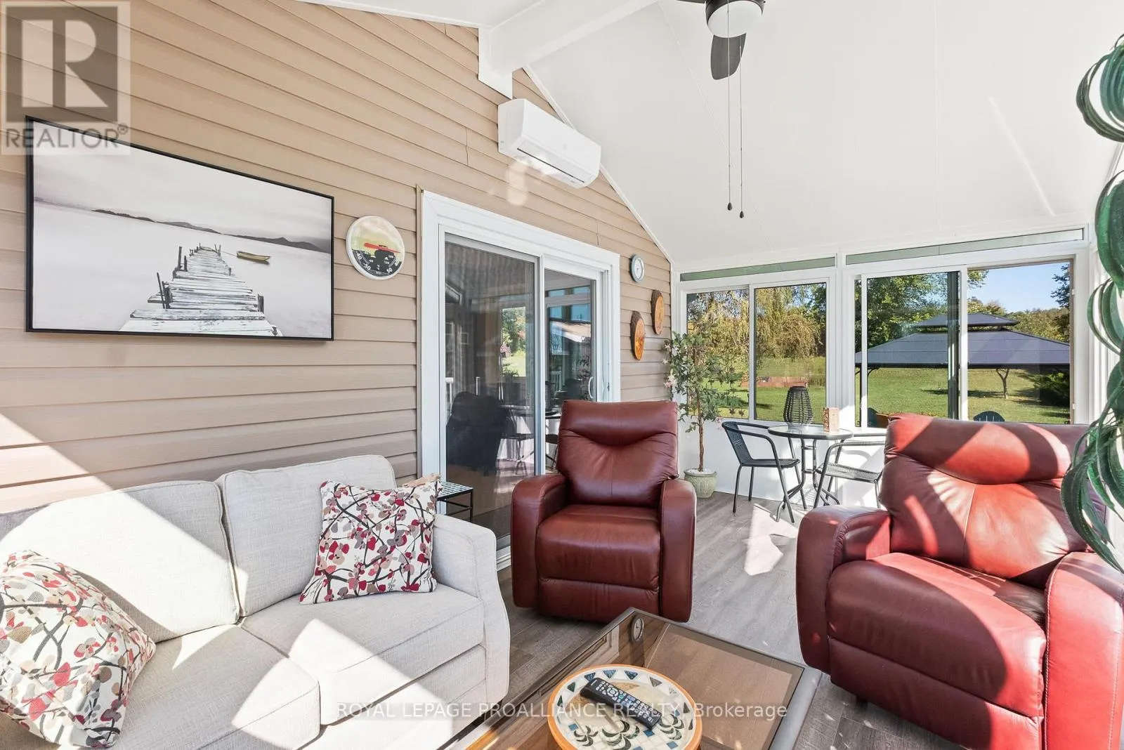 2535 CASTLEHILL DRIVE