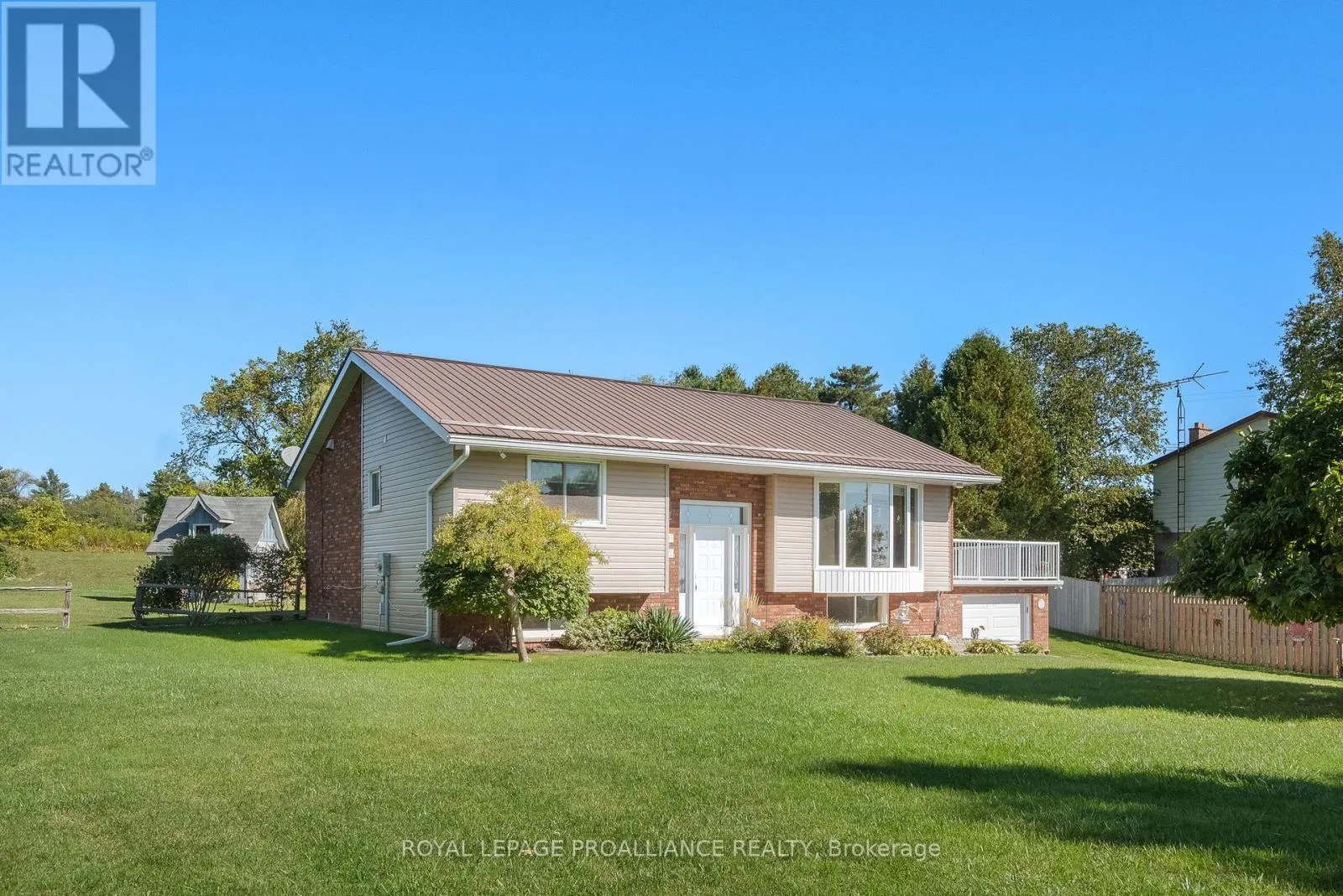 2535 CASTLEHILL DRIVE