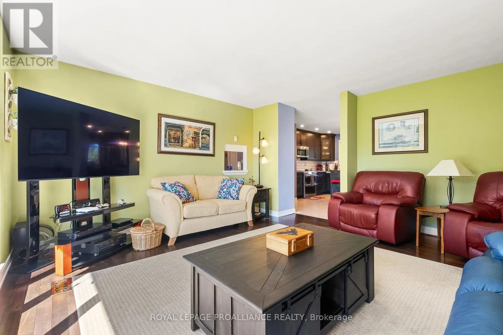 2535 CASTLEHILL DRIVE