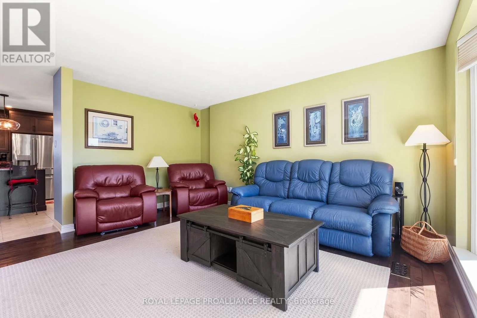2535 CASTLEHILL DRIVE
