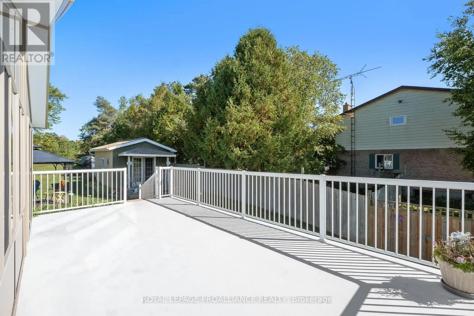 2535 CASTLEHILL DRIVE
