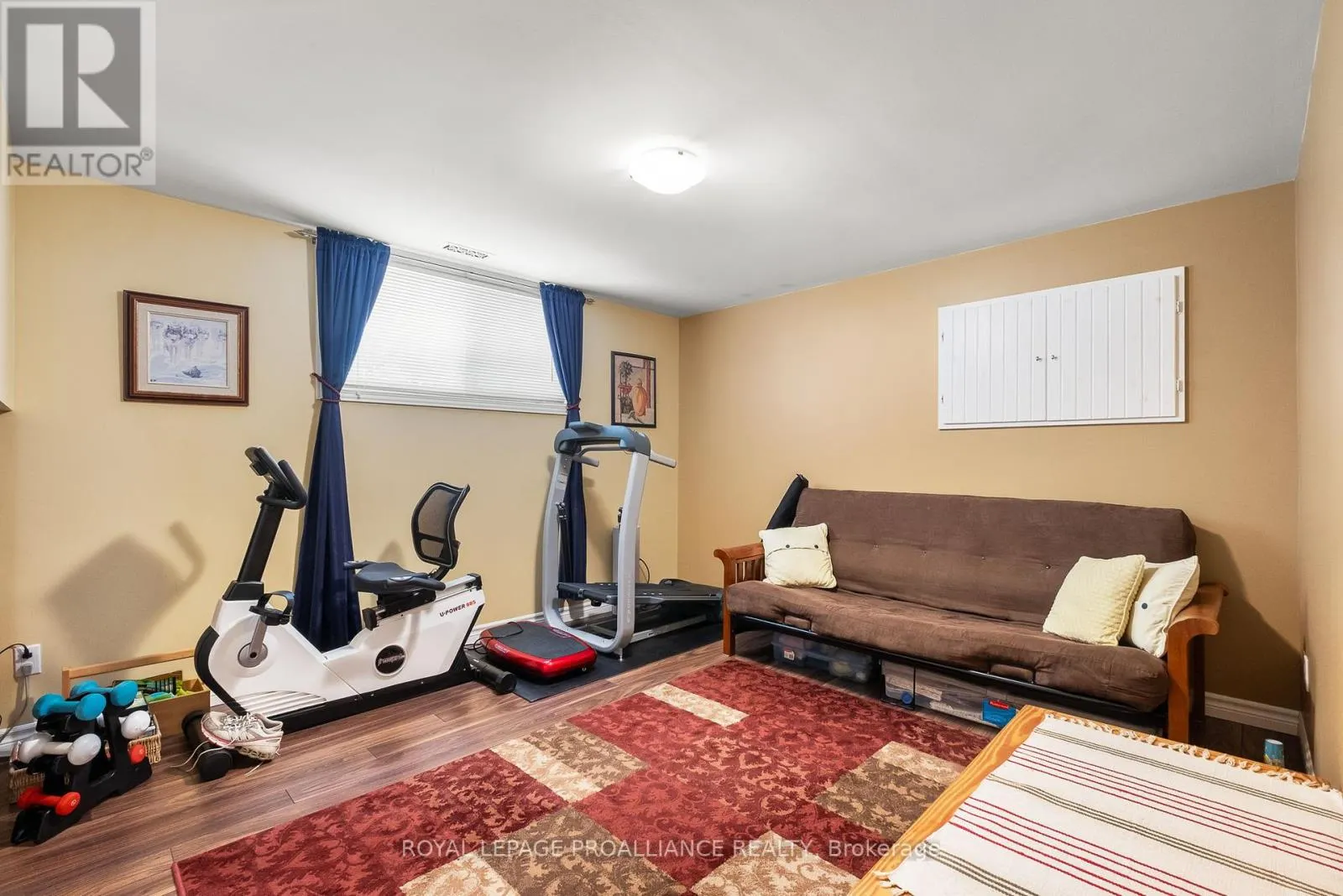 2535 CASTLEHILL DRIVE