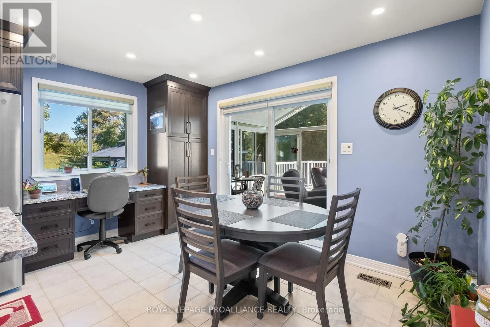 2535 CASTLEHILL DRIVE