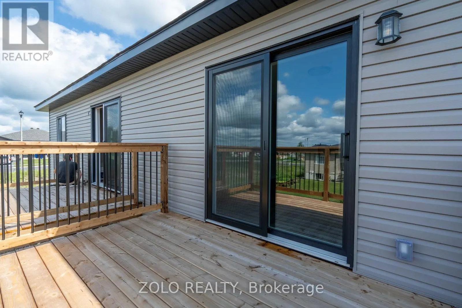 220/220A RUBY DRIVE
