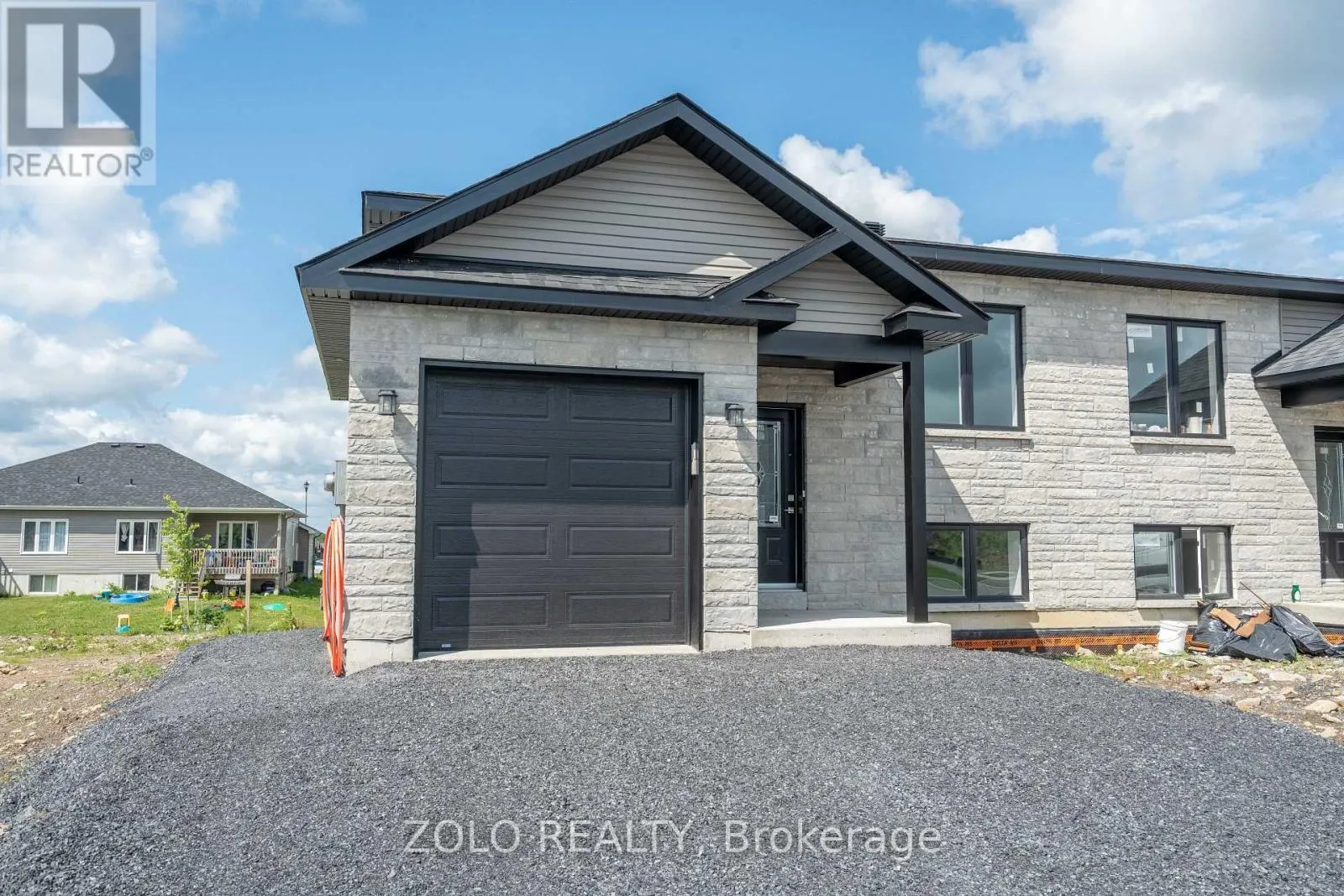220/220A RUBY DRIVE