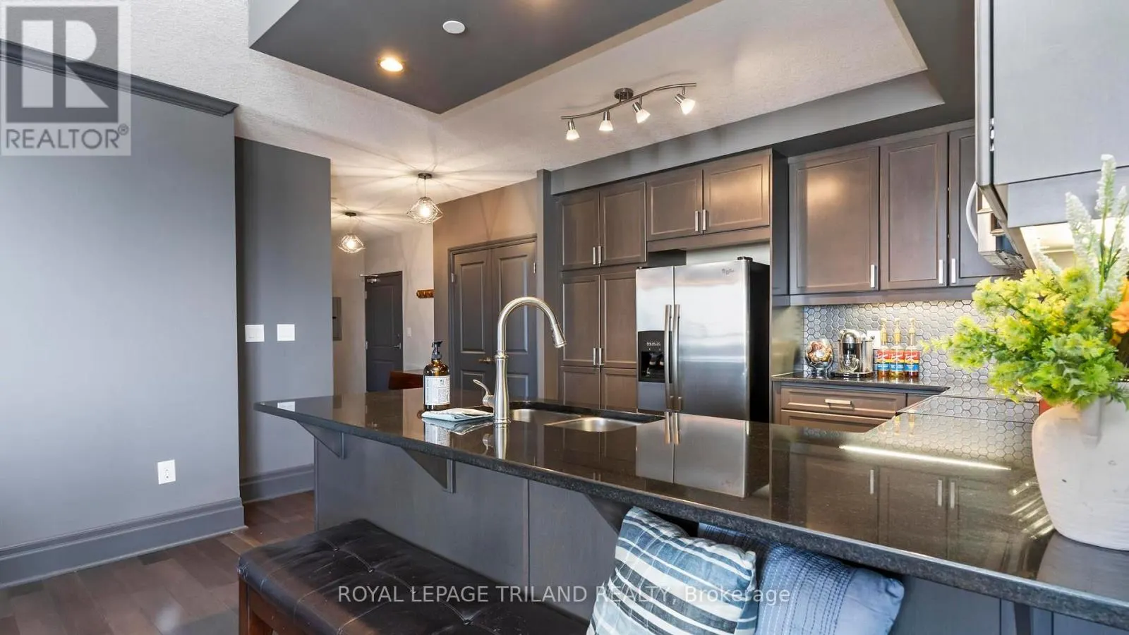 2303 - 330 RIDOUT STREET N, #2303