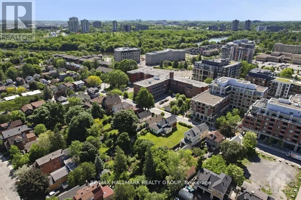 WEST SIDE - 67 SPRINGHURST AVENUE
