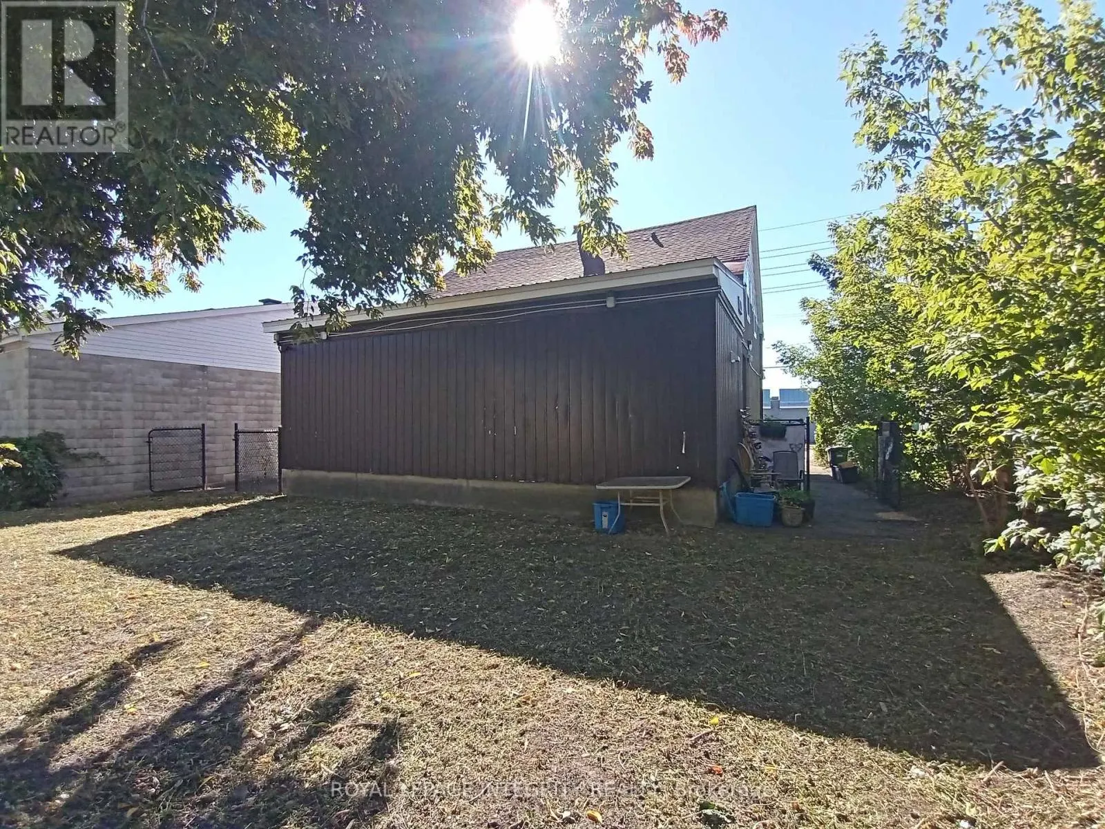 605 CENTER STREET