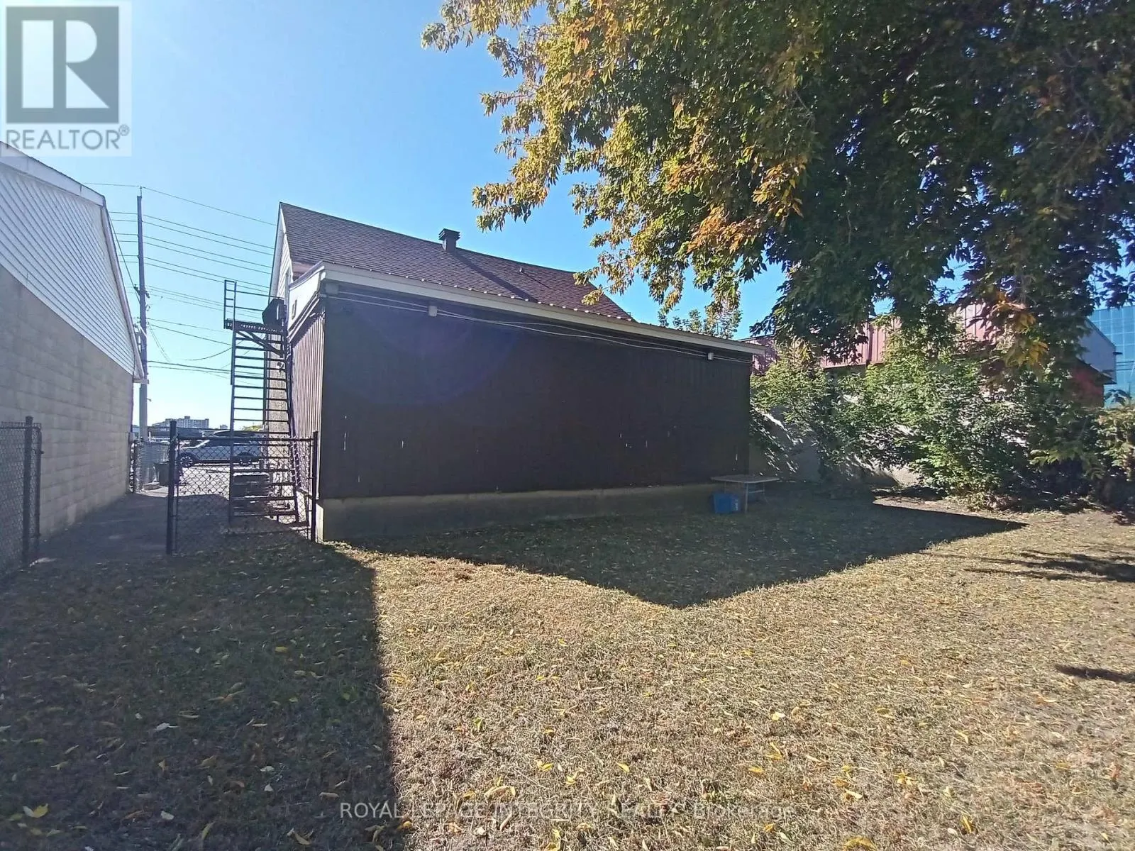 605 CENTER STREET