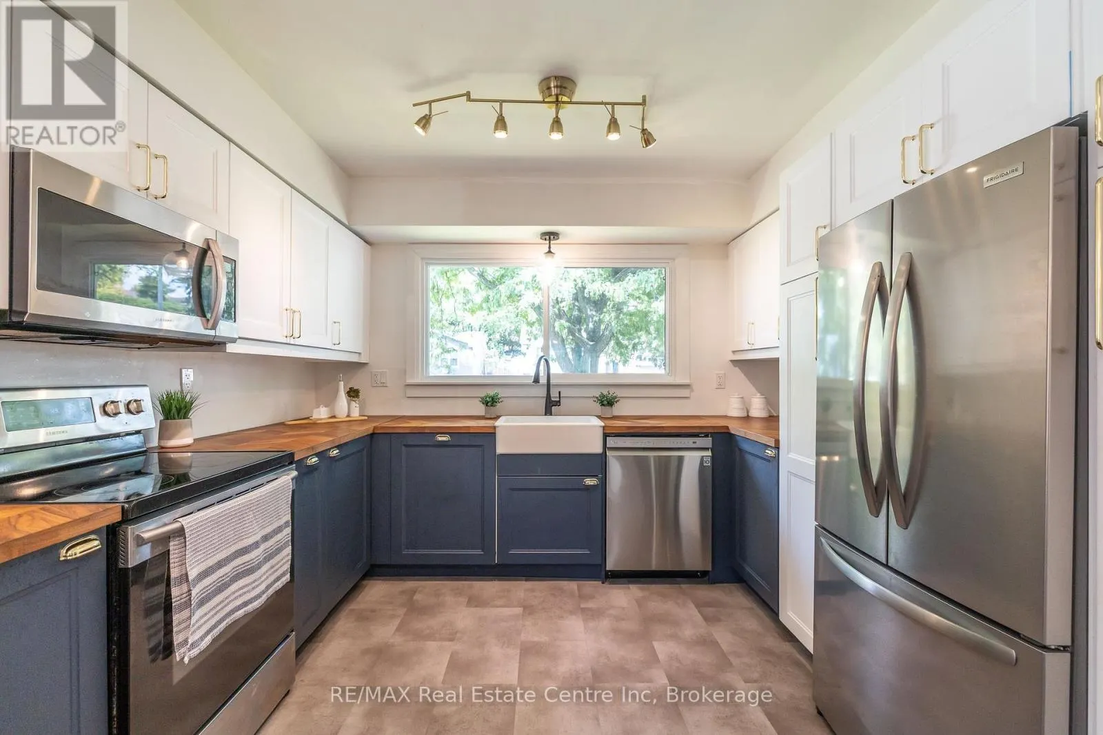 34 WOODRIDGE DRIVE