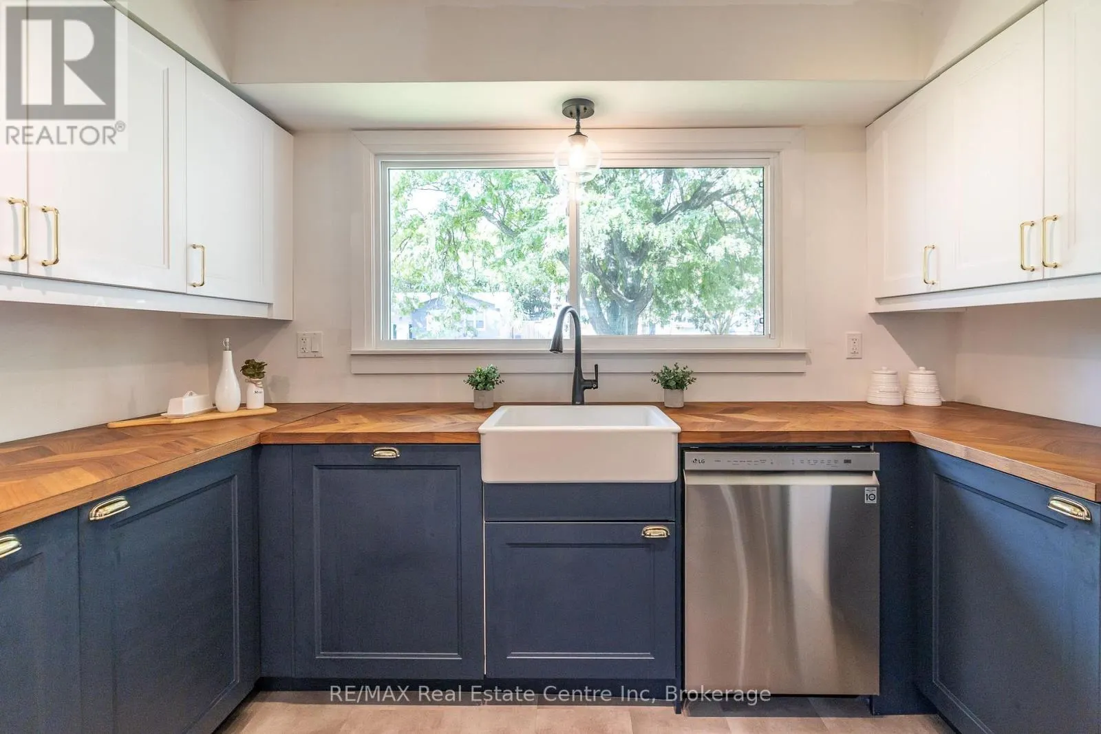 34 WOODRIDGE DRIVE