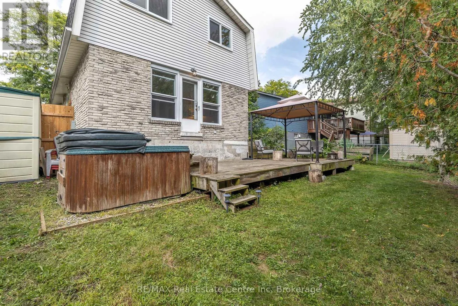 34 WOODRIDGE DRIVE
