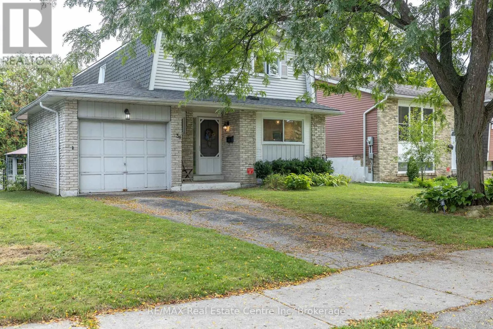 34 WOODRIDGE DRIVE
