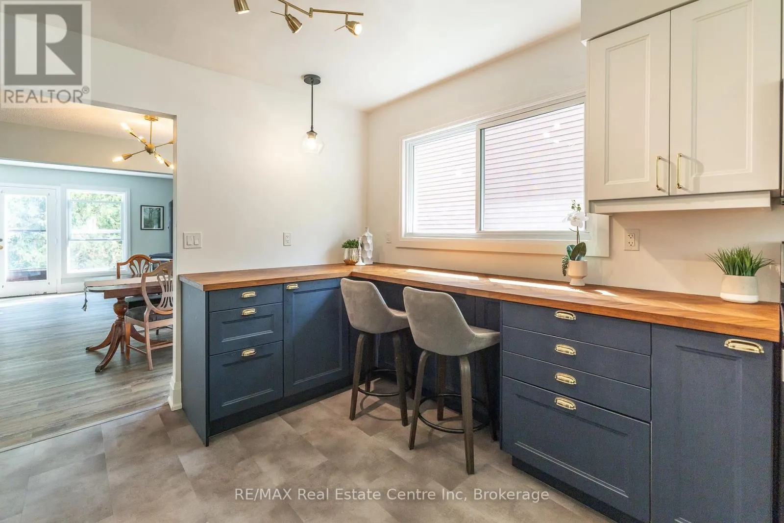 34 WOODRIDGE DRIVE