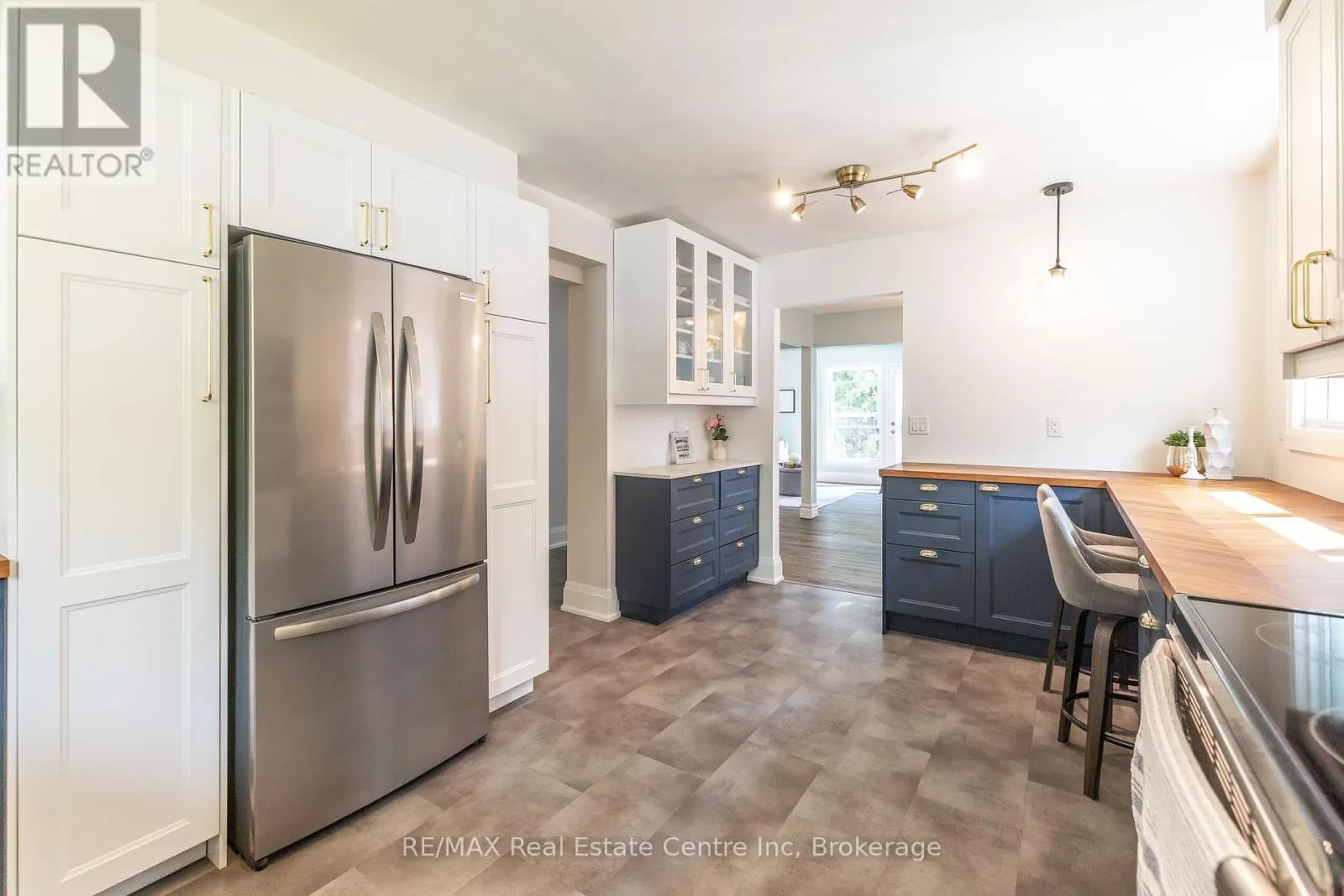 34 WOODRIDGE DRIVE
