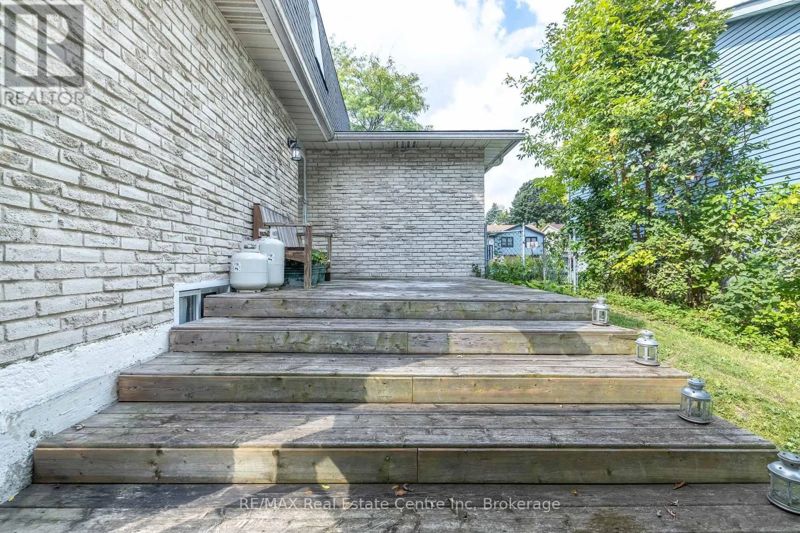 34 WOODRIDGE DRIVE