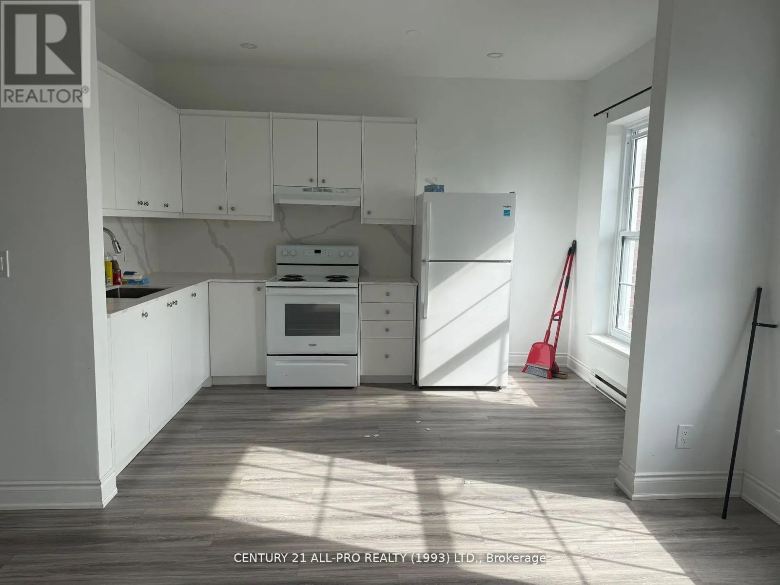UNIT 3 - 82 KING STREET W, #Unit 3