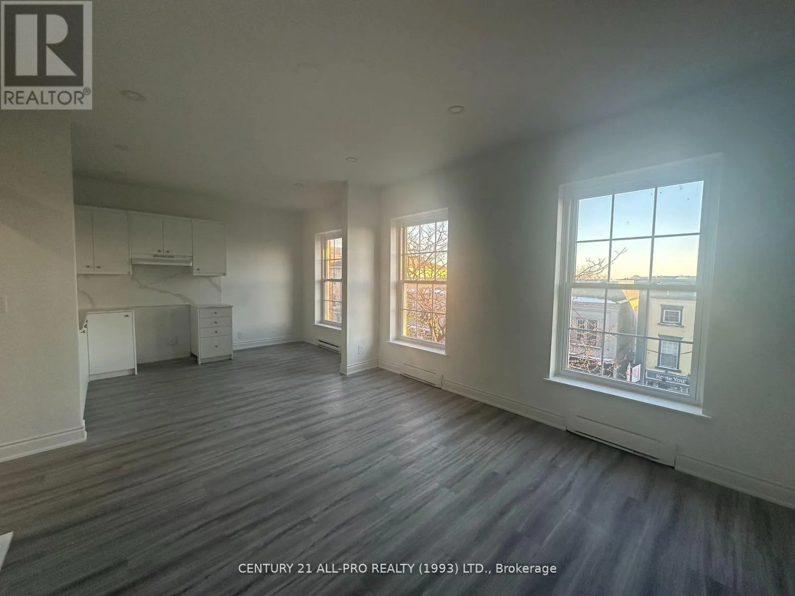 UNIT 3 - 82 KING STREET W, #Unit 3