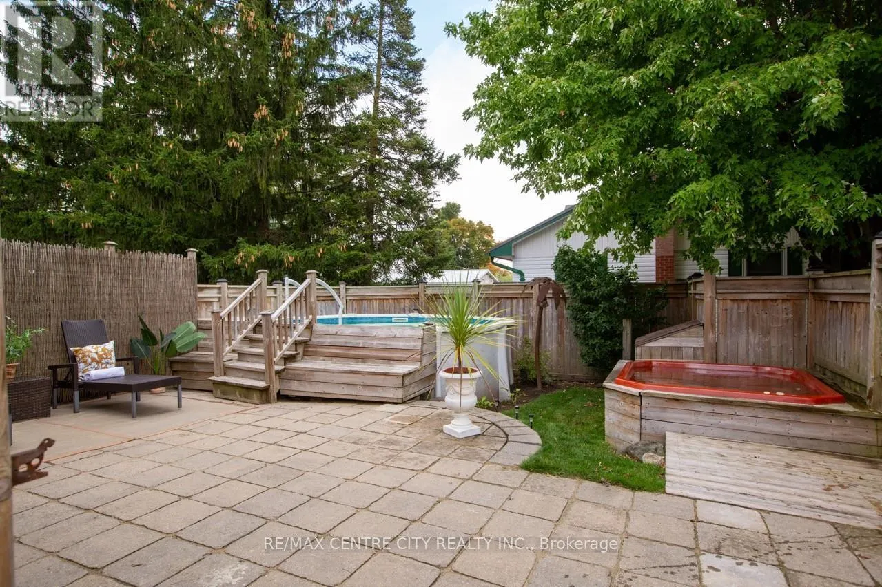 164 WOODSTOCK STREET N