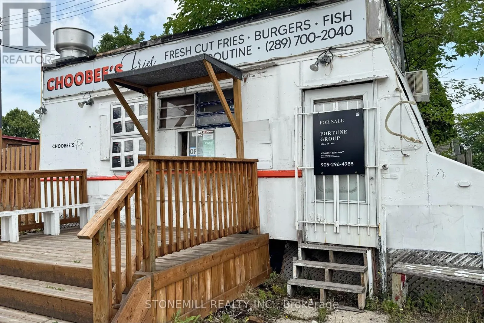 2327 KING ROAD E