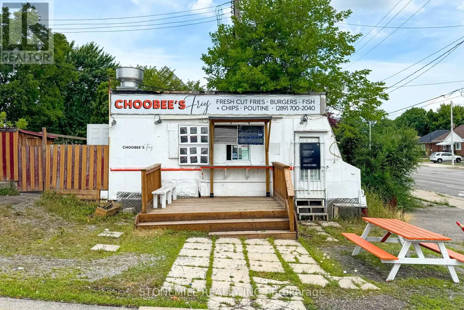 2327 KING ROAD E
