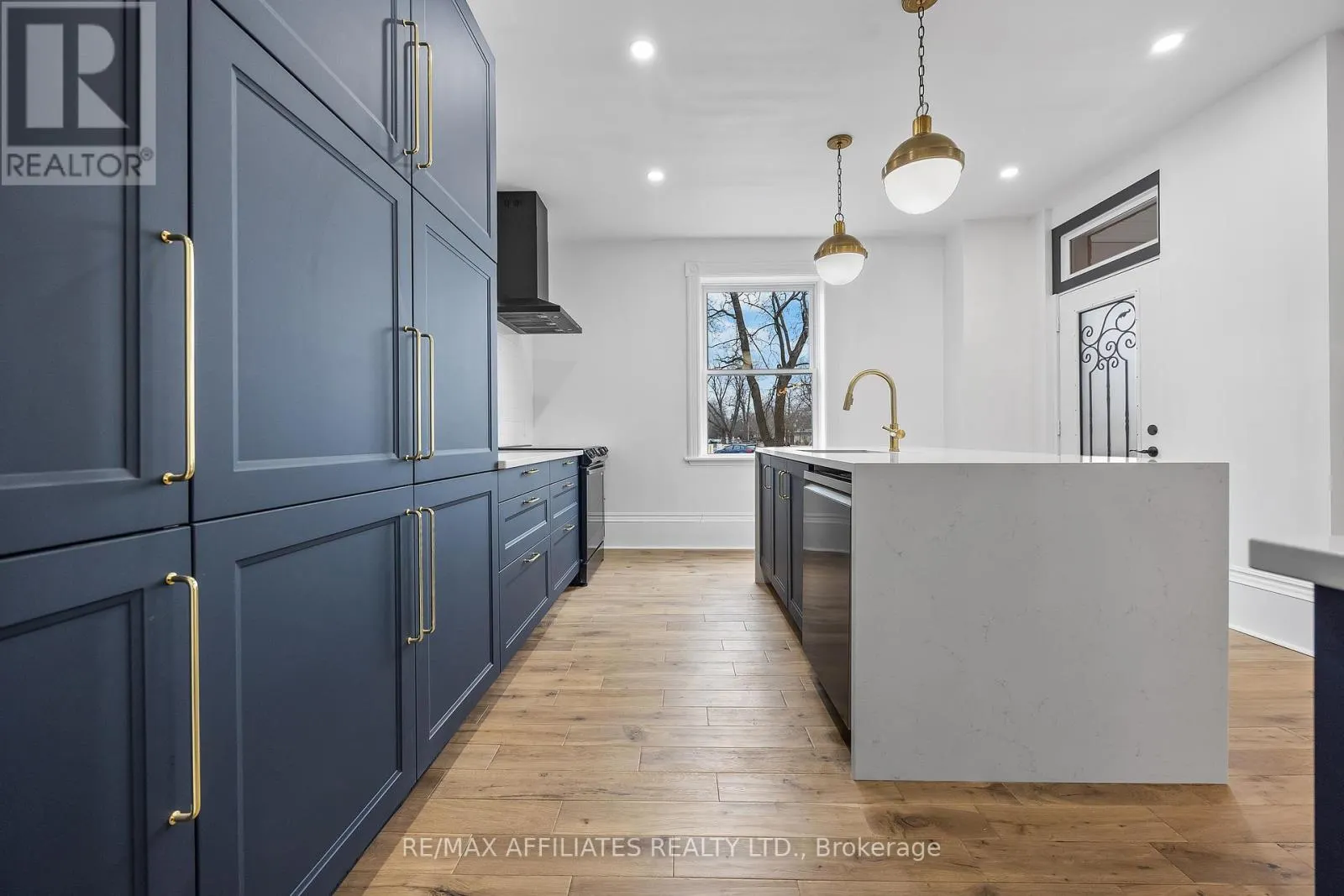 45 DRUMMOND STREET W