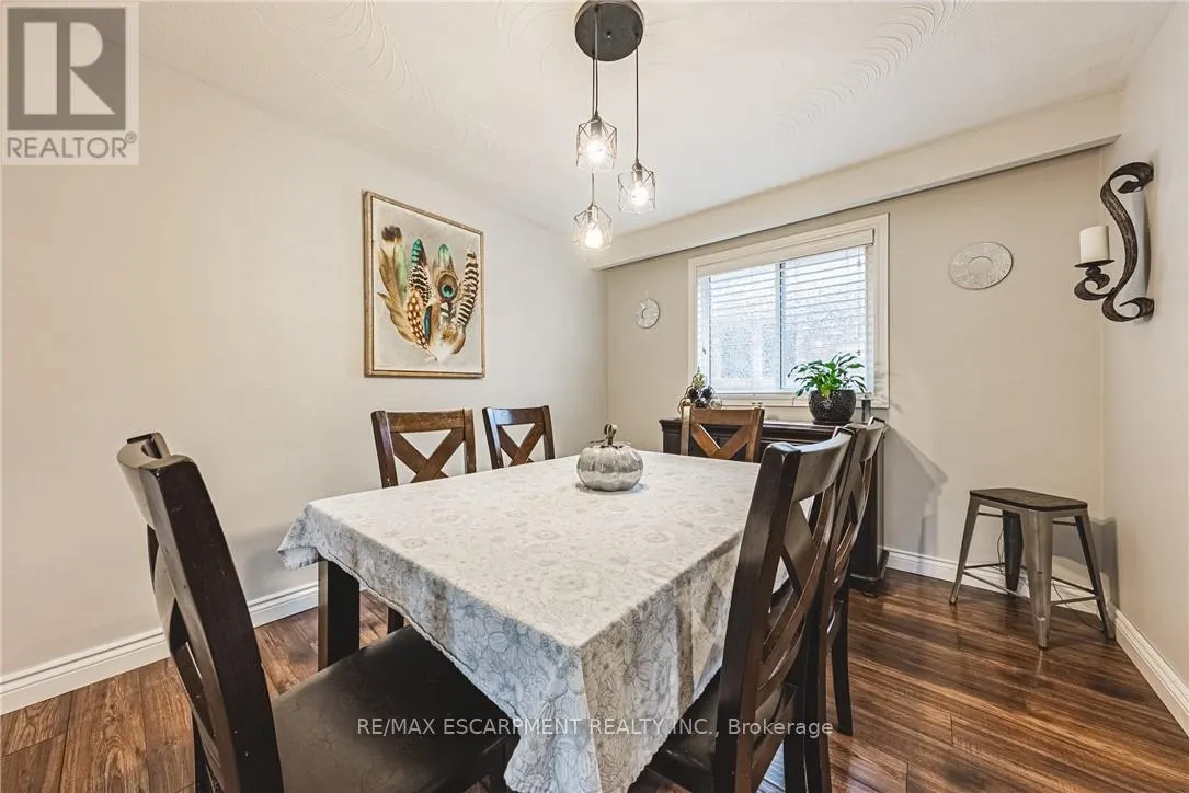 477 QUEEN VICTORIA DRIVE