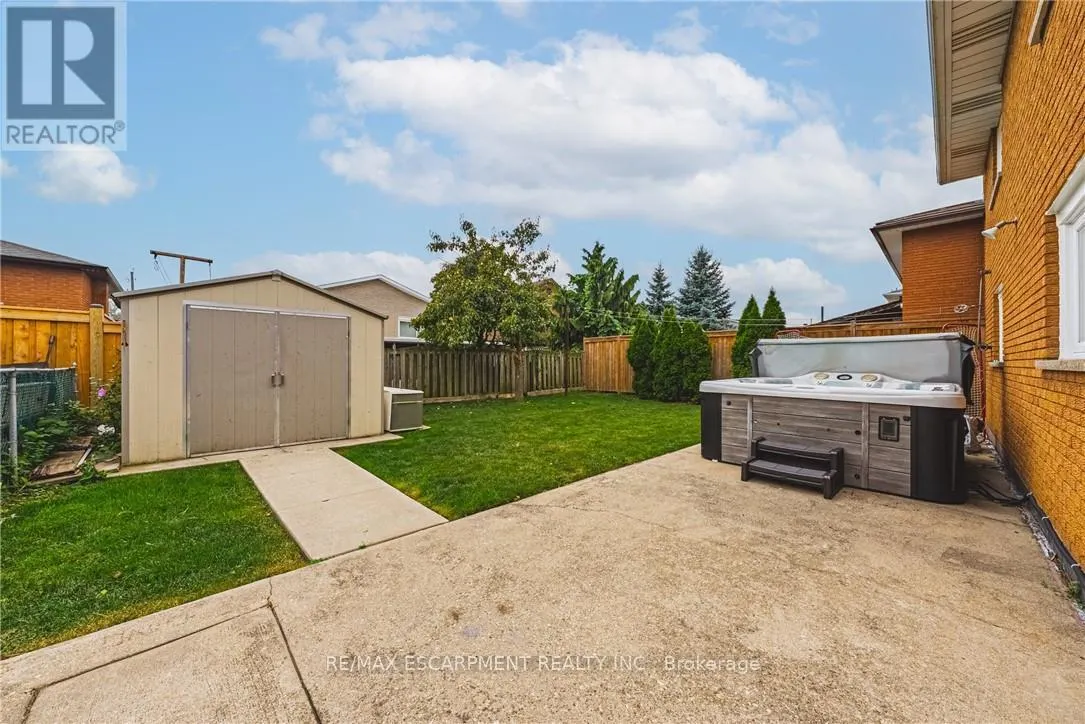 477 QUEEN VICTORIA DRIVE