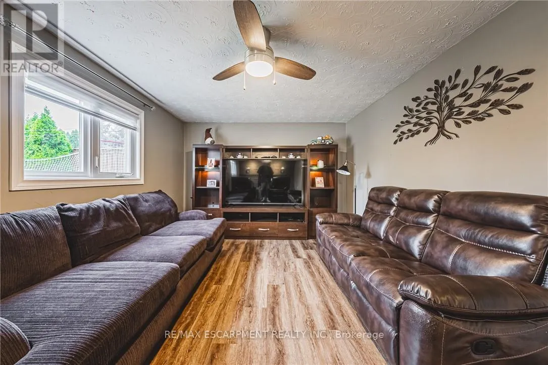 477 QUEEN VICTORIA DRIVE