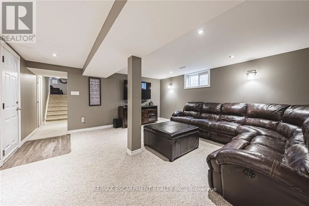 477 QUEEN VICTORIA DRIVE