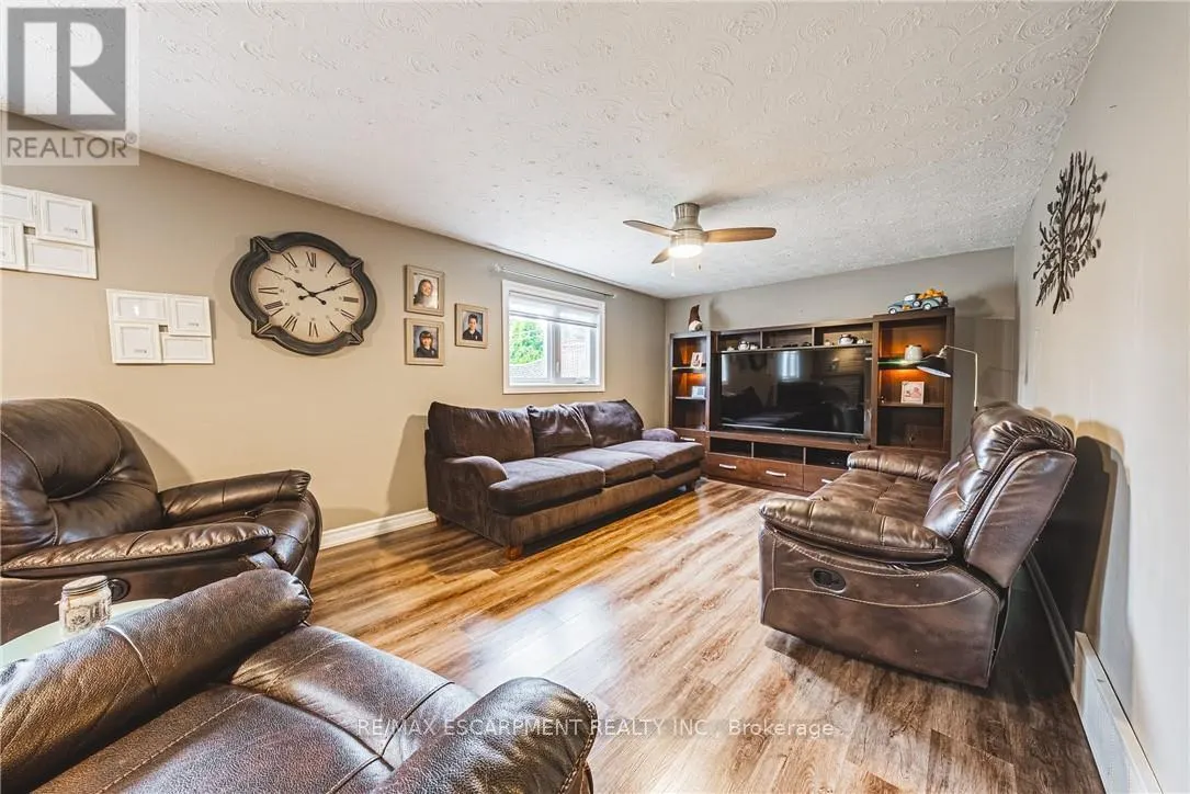 477 QUEEN VICTORIA DRIVE