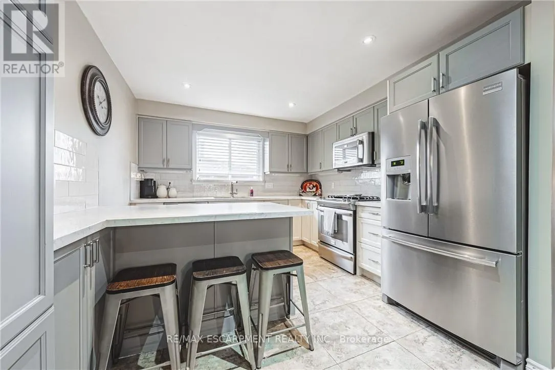 477 QUEEN VICTORIA DRIVE
