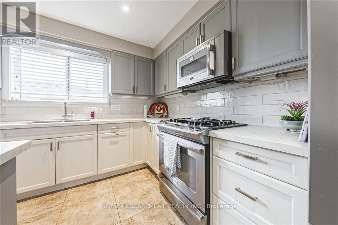 477 QUEEN VICTORIA DRIVE